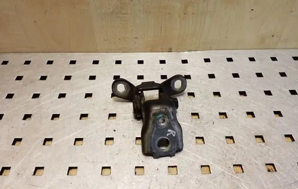 Skoda Fabia Mk1 (6Y) Front door upper hinge 5J0833402