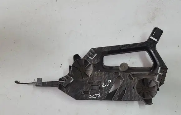 Skoda Octavia Mk2 (1Z) Headlight/headlamp mounting bracket 1Z0941339