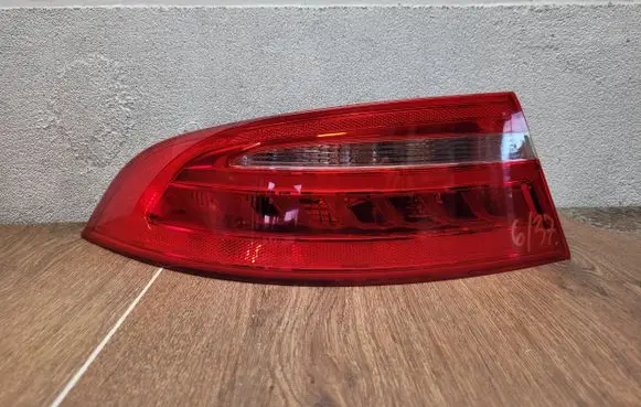 Jaguar XE Rear/tail lights