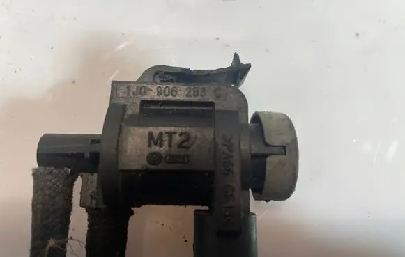Audi A6 S6 C5 4B Turbo solenoid valve 1J0906283C