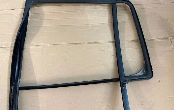 Volkswagen Amarok Rubber seal rear door window/glass 