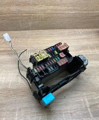 Volkswagen PASSAT B6 Fuse box set 00463WYA2