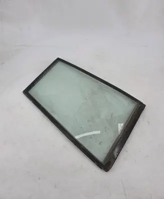 Mitsubishi Pajero Rear vent window glass 43R00033