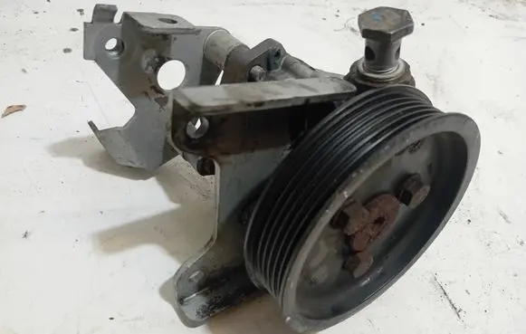 BMW 5 E60 E61 Power steering pump 6766190 7693974113