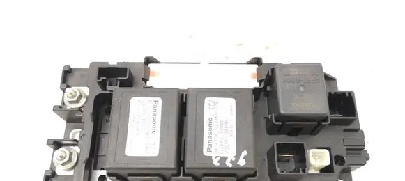 Toyota Prius (XW30) Fuse box set 71405539 714050840A1 G384348020