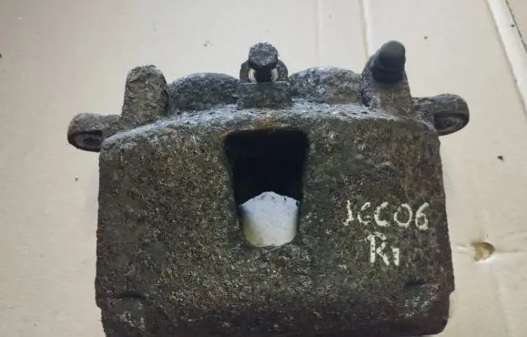 Jeep Grand Cherokee (WK) Front brake caliper