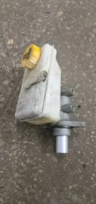 Jaguar XJ X350 Master brake cylinder 03350884871