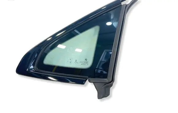 BMW 2 F44 Rear side window 7483158