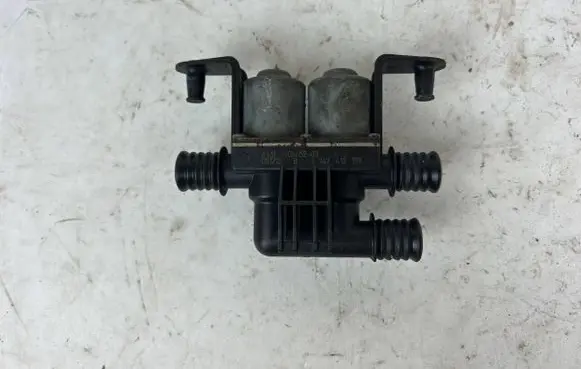 BMW 5 GT F07 Coolant heater control valve 6906652