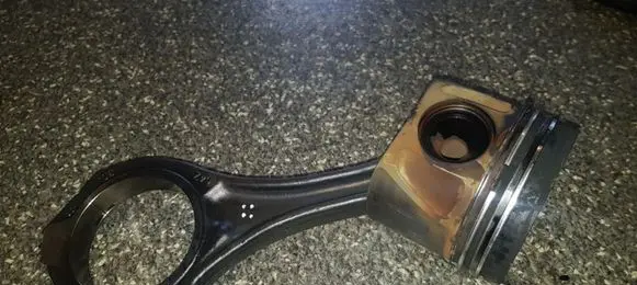Mercedes-Benz ML W166 Piston with connecting rod