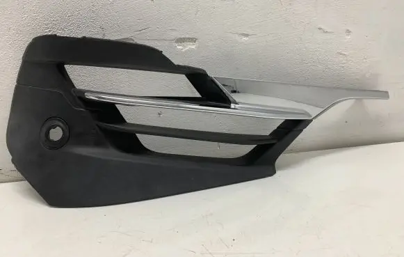 BMW 2 F46 Front bumper lower grill 7460164