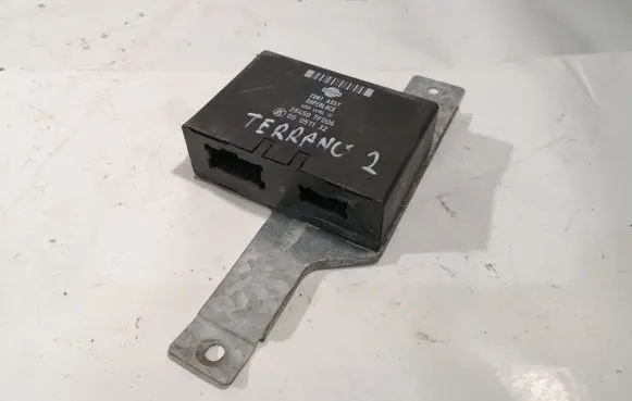Nissan Terrano Door central lock control unit/module 284507F006 05051132