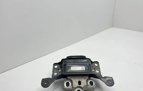 Engine mount bracket