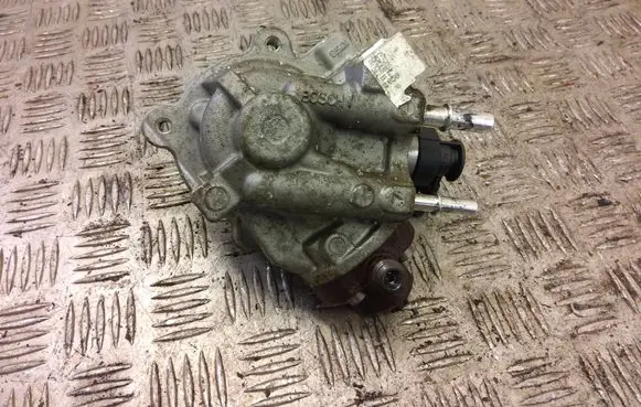 Peugeot Partner Fuel injection high pressure pump 9811347380