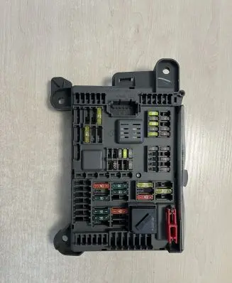 BMW X6 E71 Fuse module 693168704 6931687 518954021A