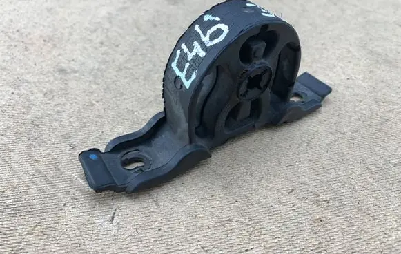 BMW 3 E46 Muffler mount bracket/holder 7500281 18207500281 18201732926