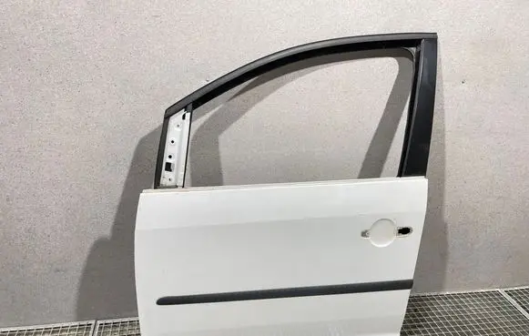 Volkswagen Touran II Front door 