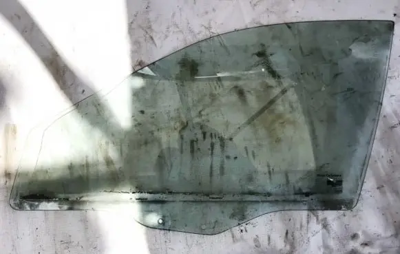 Mitsubishi Galant Front door window glass four-door