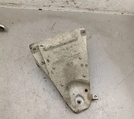 BMW 5 E60 E61 Engine mounting bracket 6761112 24168110