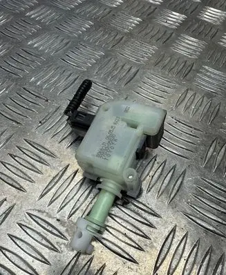 Toyota Avensis T270 Fuel tank cap lock motor 7703005030 806631 T0Y0TA