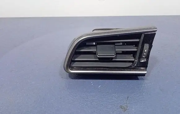 Toyota Camry Dashboard side air vent grill/cover trim 55650-33440