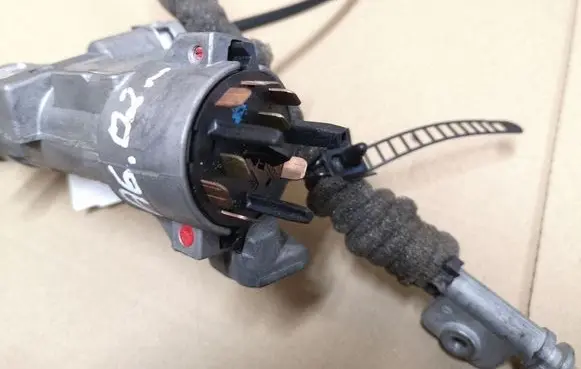 Audi A6 S6 C5 4B Ignition lock 4B0905851