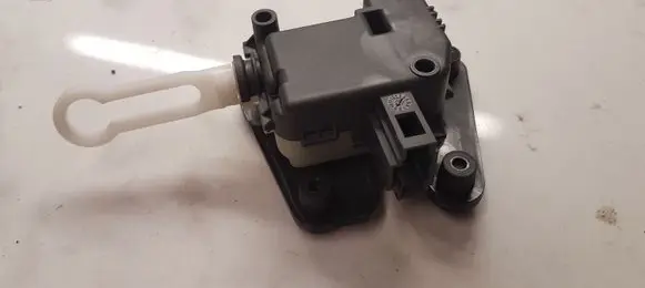 Audi A6 S6 C5 4B Tailgate boot lock/latch motor 8E9827833