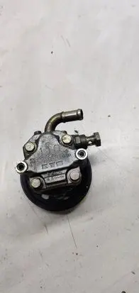 Volkswagen PASSAT B5.5 Power steering pump 8d0145177