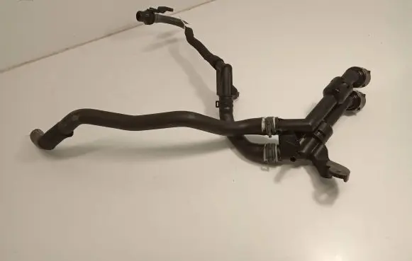 Audi A4 S4 B9 Engine coolant pipe/hose 04L122157A 8W0145670E