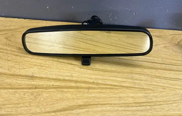 Suzuki Grand Vitara II Rear view mirror (interior)