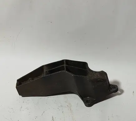 Engine mounting bracket