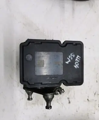 Mercedes-Benz C W204 ABS Pump A2044312012