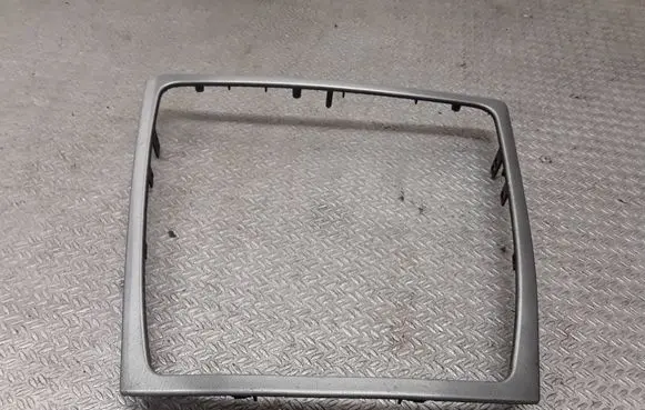 Volvo V70 Radio/GPS head unit trim 30672110