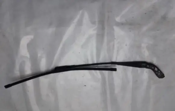 Mercedes-Benz A W169 Front wiper blade arm a1698200240