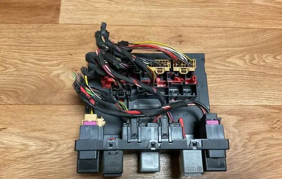 Volkswagen PASSAT B6 Comfort/convenience module 3C0937049J F005V00530