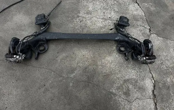 Fiat 500L Rear axle beam 