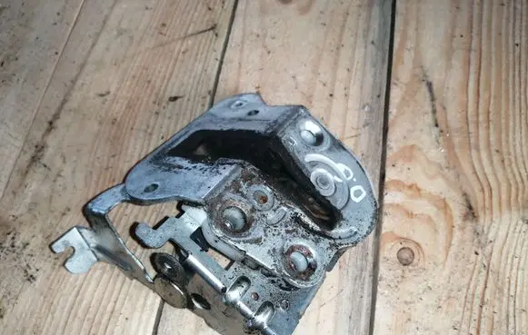 Mazda 5 Sliding door lock 