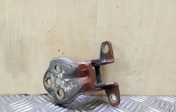 Hyundai Santa Fe Front door upper hinge