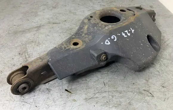 Toyota Avensis T270 Rear upper control arm/wishbone