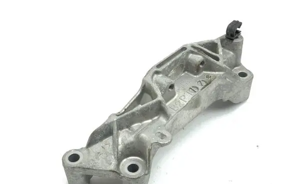 Peugeot 2008 II Engine mounting bracket 9813582980