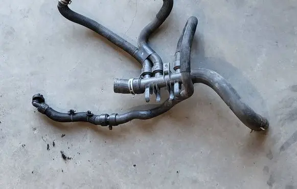 Renault Trafic III (X82) Engine coolant pipe/hose HSRZ00104 S6000303