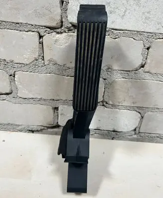 Mercedes-Benz E W211 Accelerator throttle pedal A2113000404