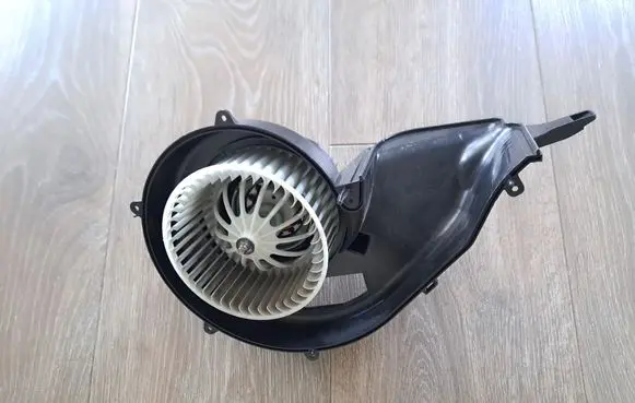 Land Rover Discovery Sport Heater fan/blower HR095002