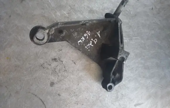 Renault Laguna II Gearbox mounting bracket 820013682