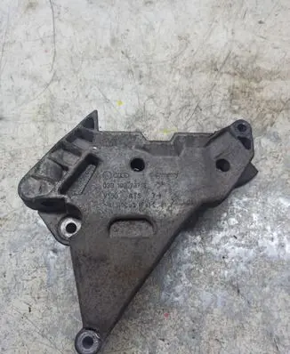 Volkswagen PASSAT B6 Engine mounting bracket 03G199207E