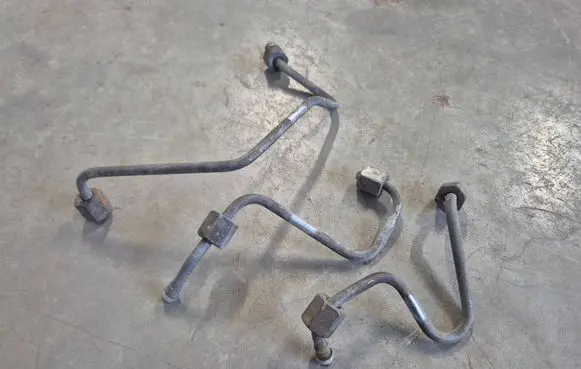 Mazda BT-50 Fuel injector supply line/pipe 