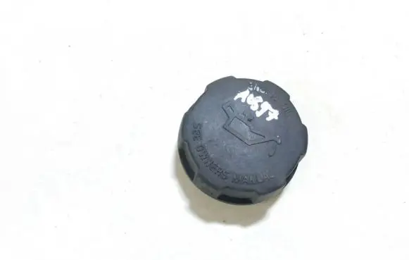 Mitsubishi Space Star Oil filler cap 