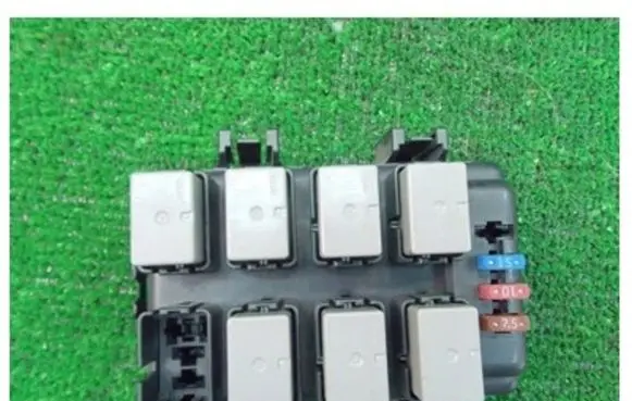 Subaru Impreza III Relay mounting block 