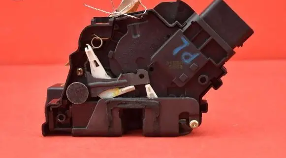 Ford Focus C-MAX Front door lock 3M5A-R21813-EP