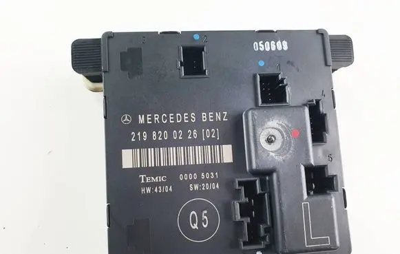 Mercedes-Benz CLS C219 Door control unit/module 2198200226